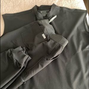 Figs Black scrub set only